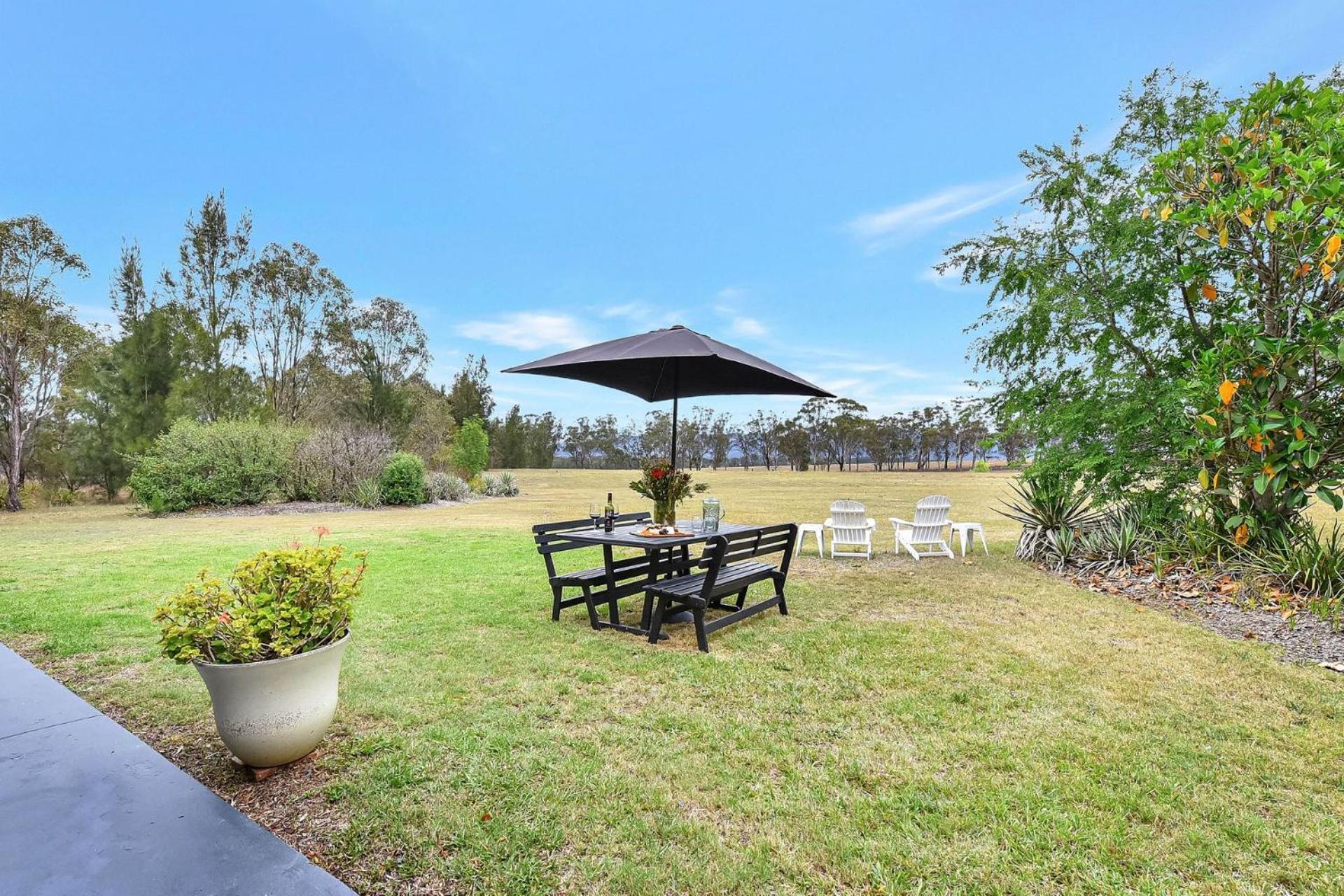 Bracken Ridge Vineyard The Entire Estate Rothbury Exterior foto
